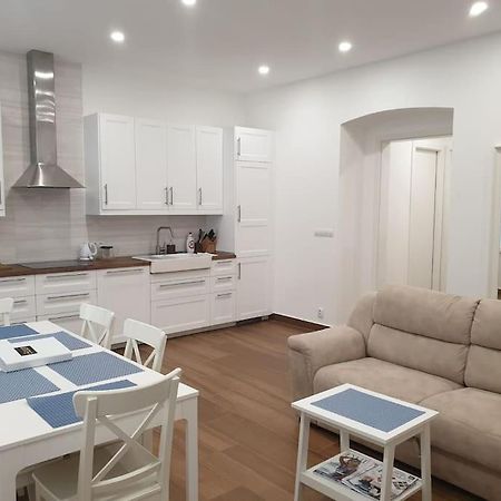 Апартаменты Prague Downtown Vinohrady - Next To Havlicek Park Экстерьер фото